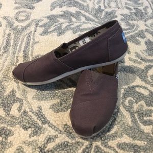 Women’s Ash canvas Tom’s size 7.5